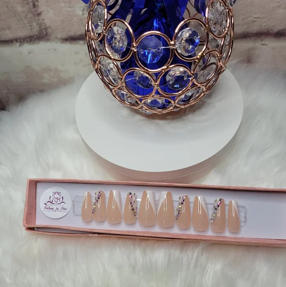 Press-on-nails - Picture 3 of 3